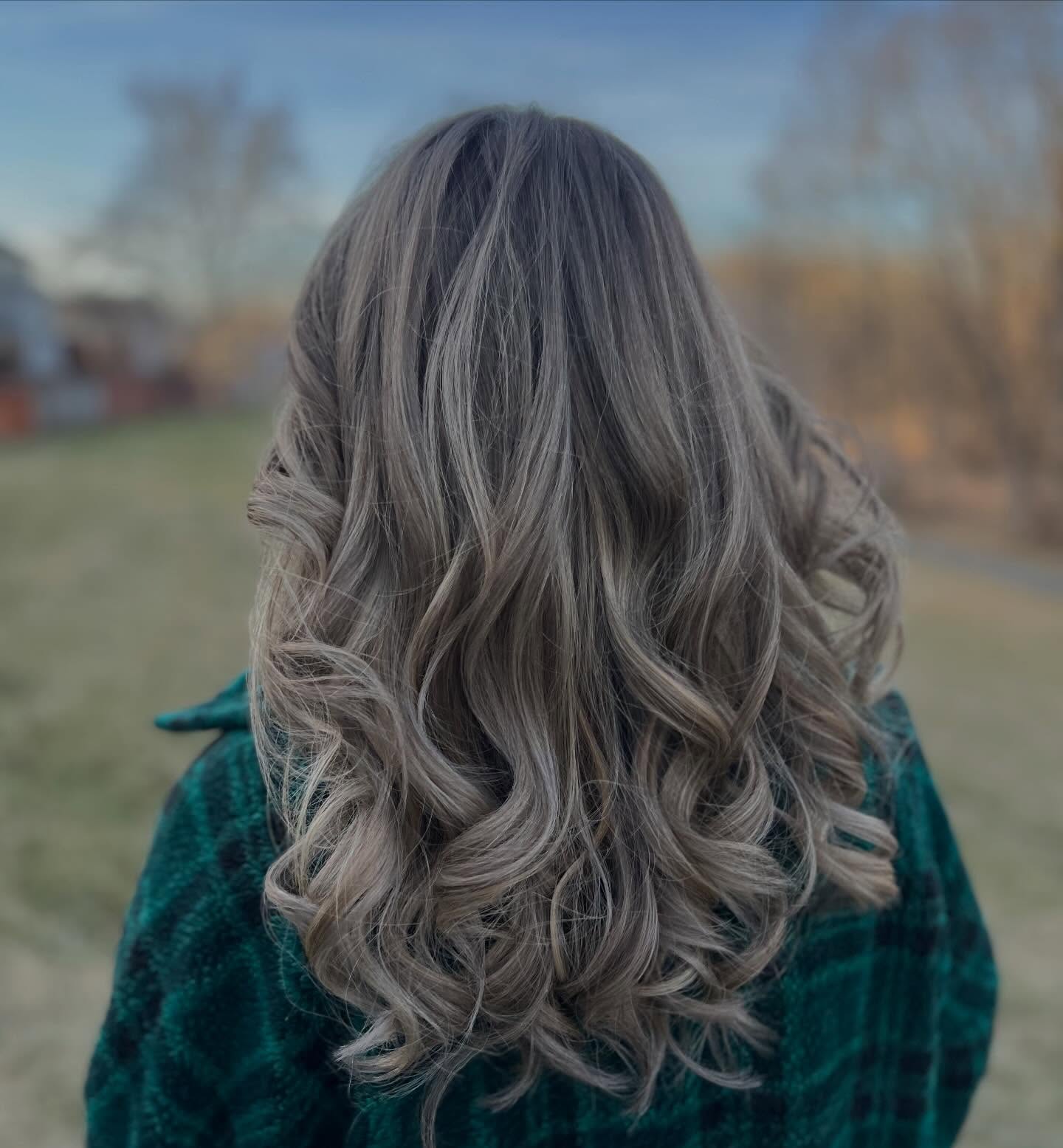 Soft dimensional brunette waves by Kathy